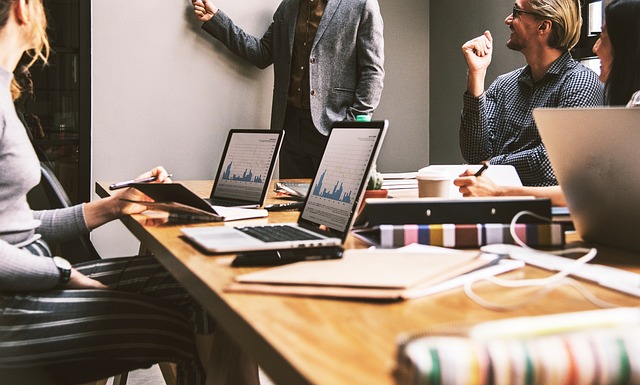 Türkçe CRM Kullanmanın Avantajları ve İş Süreçlerine Katkıları